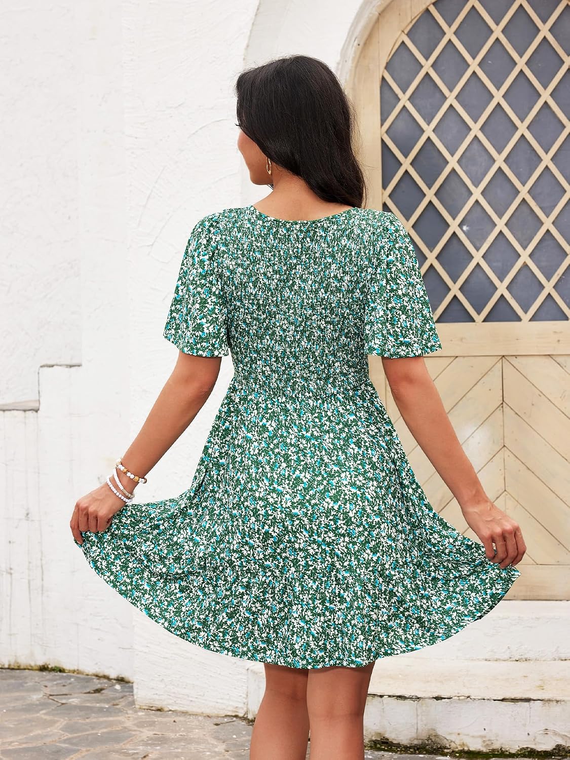 Chic Floral Sundress with Pockets